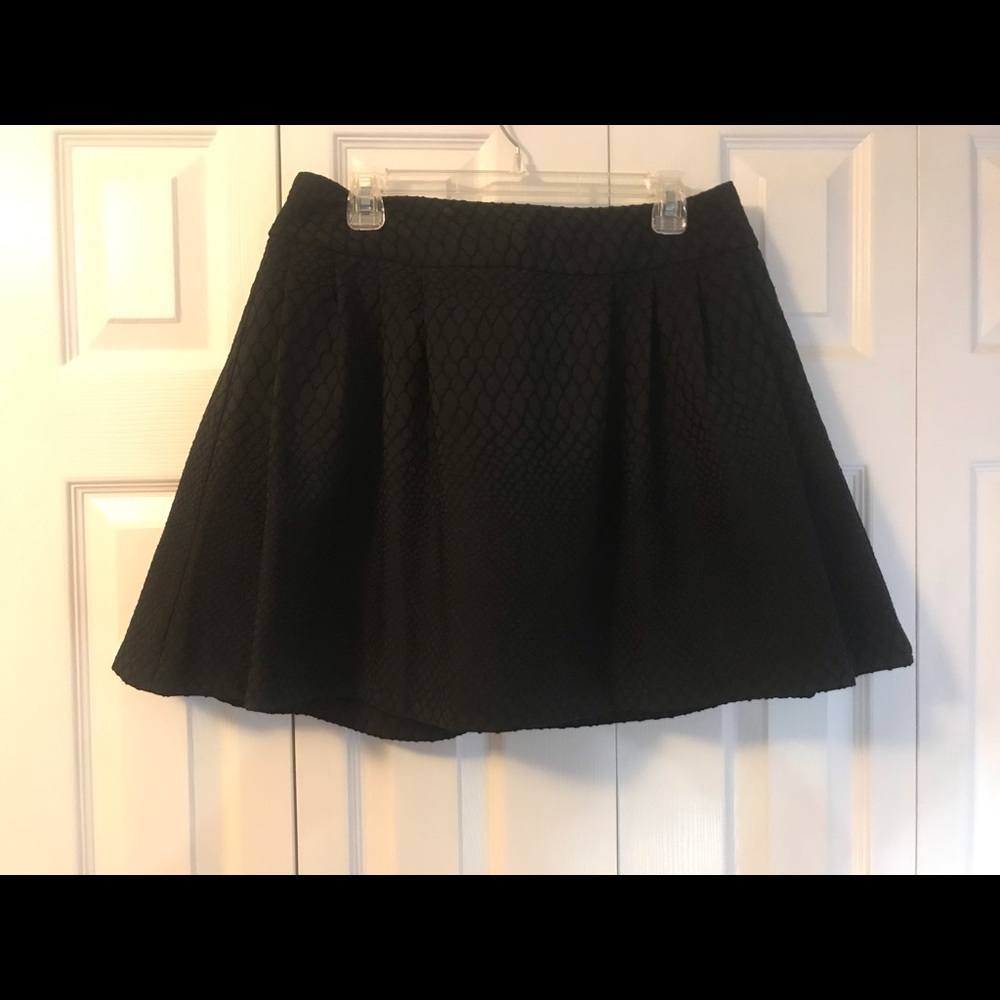 Jennifer Lopez Black Textured Skirt with pockets